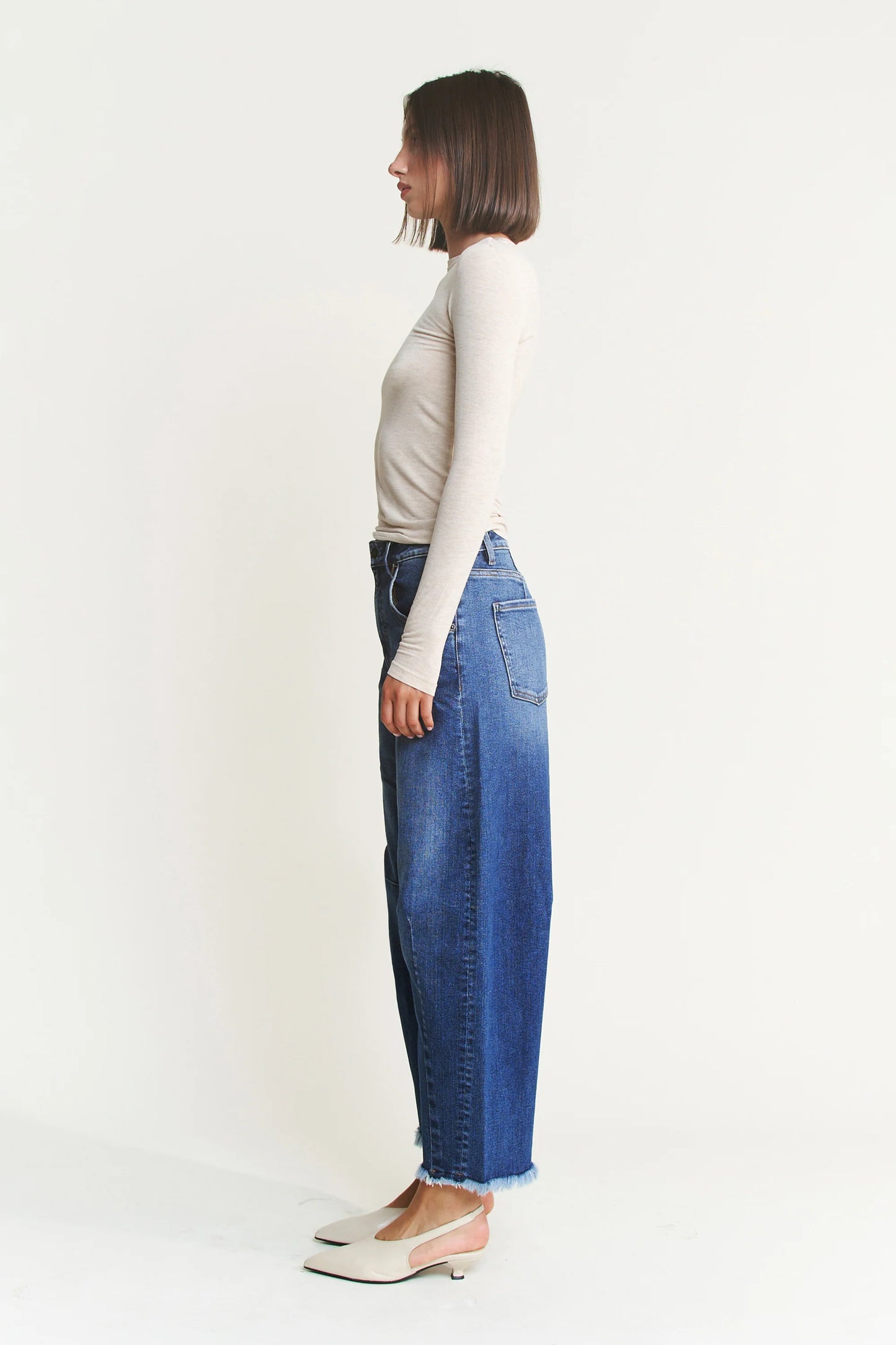 Darby Distressed Ankle Barrel Jeans