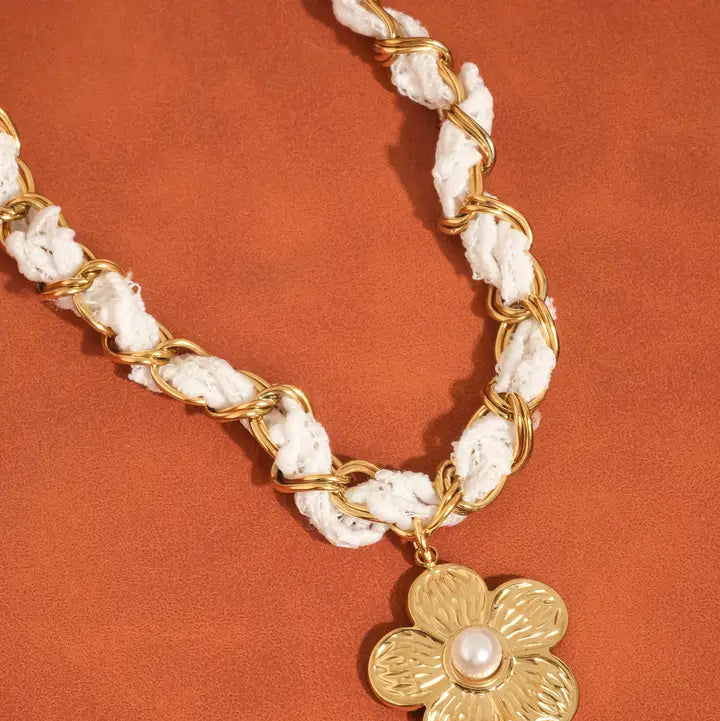 18K Gold Non-Tarnish Floral Chain Pendant Necklace