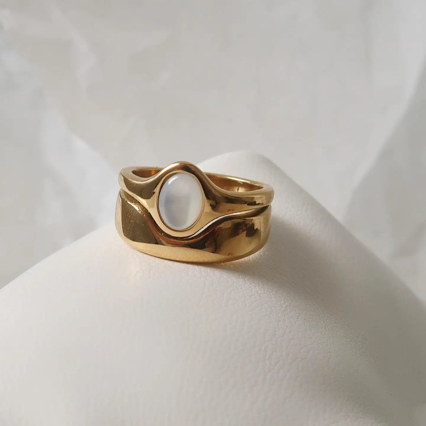 18K Gold Non-Tarnish Stone Wave Ring
