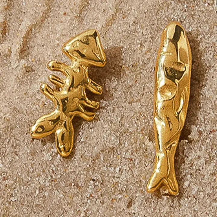 18K Gold Non-Tarnish Mismatch Fish Stud Earrings